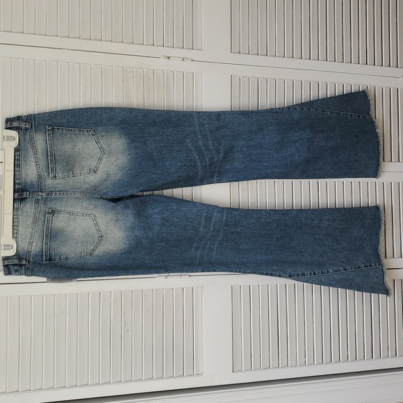 YMI Allover Potassium Flare Wide Leg Distressed Vintage Inspired Jeans Size 11 - Picture 3 of 8